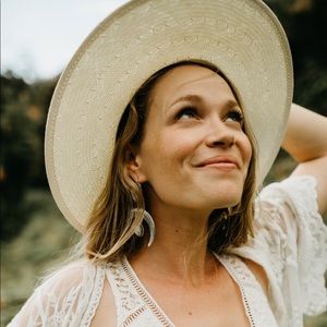 Meet your Posher, Anysia